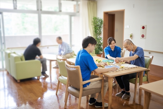 公民館に集う人